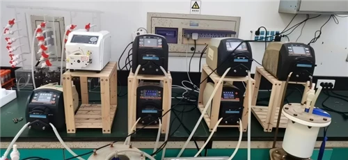 פתרון משאבה פריסטלטית תעשייתית לטיפול בשפכים: העברת נוזלים אמינה למינון כימי,...